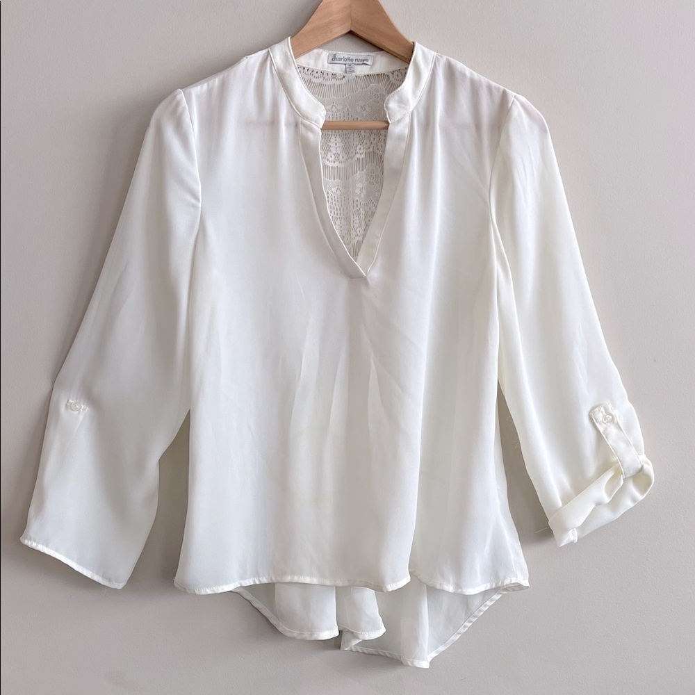 Charlotte Russe Size Medium Ivory Hi Lo Lace Back V Neck Blouse - Picture 2 of 8
